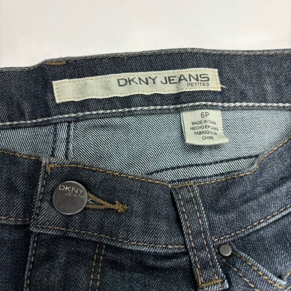 DKNY Skinny Women's size 6P Dark Wash Blue Denim jeans - Picture 2 of 4